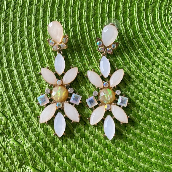 ✨ BOHO CREAM GOLD BEADED FLORAL CUSTOME JEWELRY EARRINGS! - Picture 2 of 10